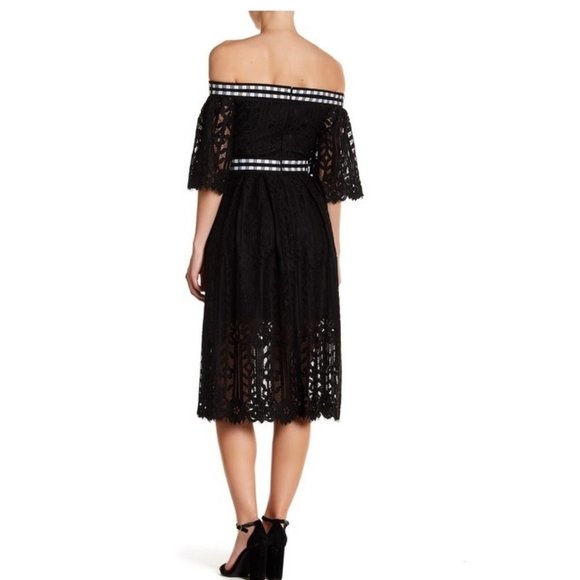 🎁 Laundry By Shelli Segal Off-the-ShoulderLace Dress - Picture 2 of 8
